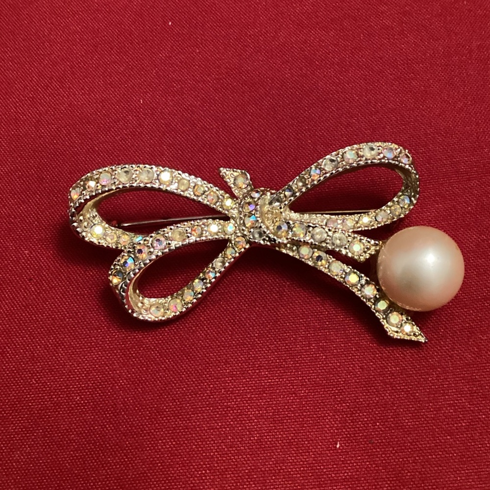 Aurora Borealis Rhinestone bow with faux pearl brooch